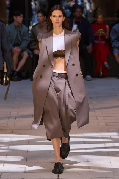Look 64